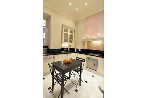  Building in ATHENS (CENTER)