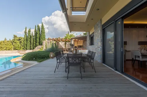 4 Bedrooms Villa in OROPOS