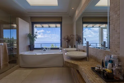 4 Bedrooms Villa in OROPOS