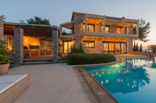 4 Bedrooms Villa in OROPOS