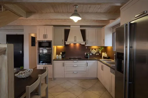 8 Bedrooms Villa in PORTO HELI