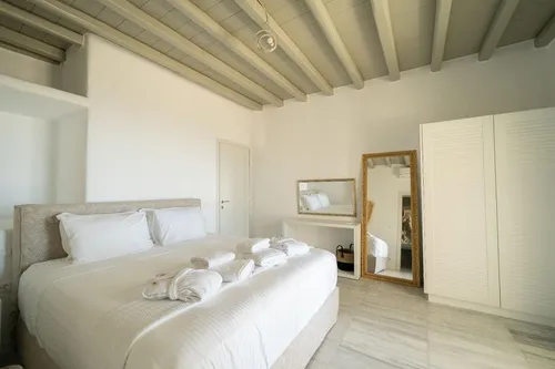 6 Bedrooms Villa in FAROS