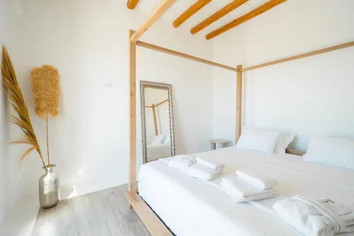 8 Bedrooms Villa in FAROS