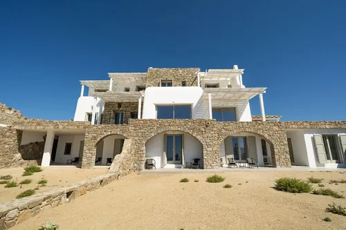 8 Bedrooms Villa in FAROS