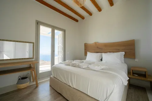 8 Bedrooms Villa in FAROS