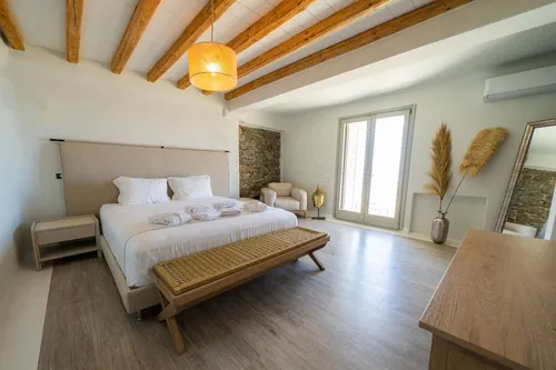 8 Bedrooms Villa in FAROS