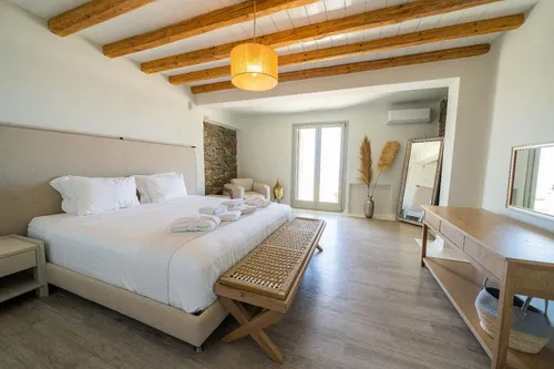 8 Bedrooms Villa in FAROS