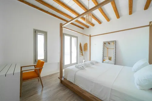 8 Bedrooms Villa in FAROS