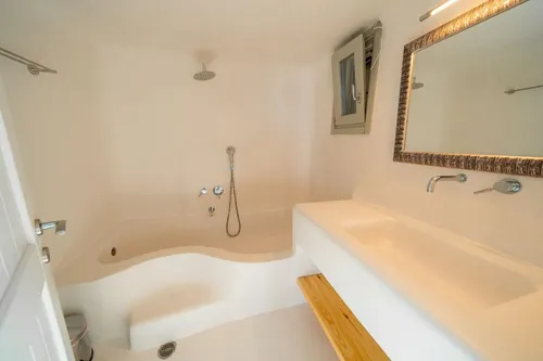 8 Bedrooms Villa in FAROS