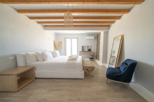 8 Bedrooms Villa in FAROS