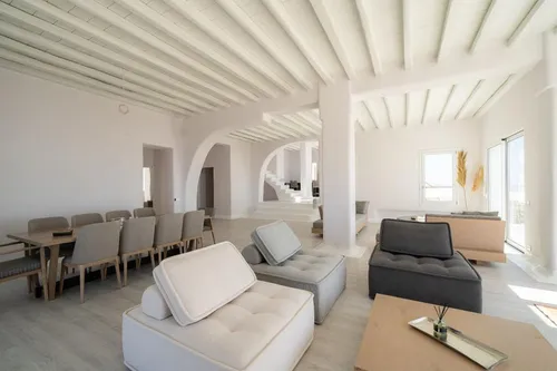 8 Bedrooms Villa in FAROS