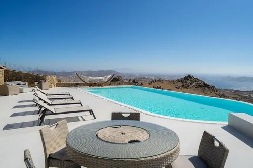 8 Bedrooms Villa in FAROS