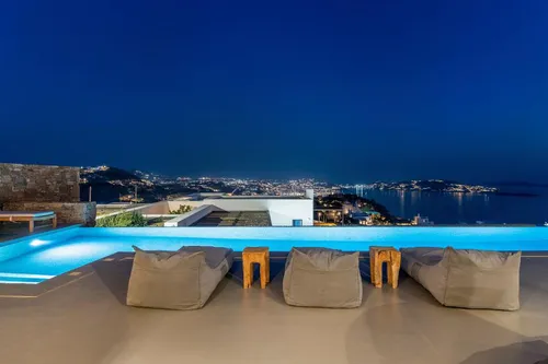 6 Bedrooms Villa in TOURLOS