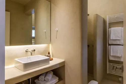 6 Bedrooms Villa in TOURLOS