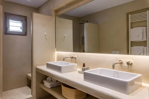 6 Bedrooms Villa in TOURLOS