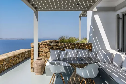 6 Bedrooms Villa in TOURLOS