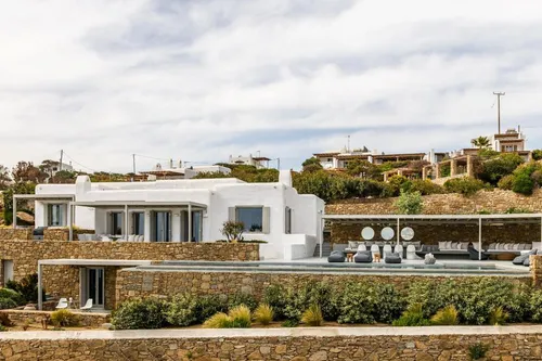 6 Bedrooms Villa in TOURLOS