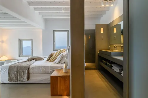 6 Bedrooms Villa in TOURLOS