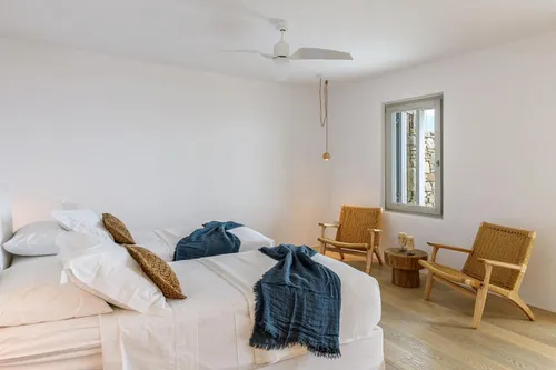 6 Bedrooms Villa in TOURLOS