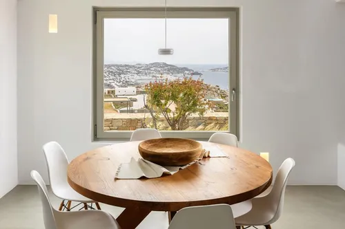 6 Bedrooms Villa in TOURLOS