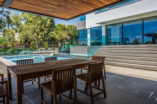 4 Bedrooms Villa in VOULIAGMENI