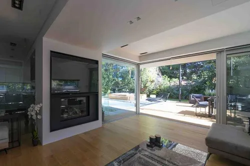 4 Bedrooms Apartment in VOULIAGMENI