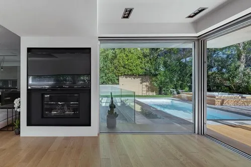 4 Bedrooms Apartment in VOULIAGMENI