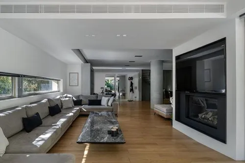 4 Bedrooms Apartment in VOULIAGMENI