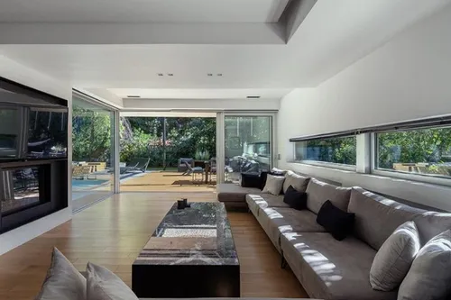 4 Bedrooms Apartment in VOULIAGMENI