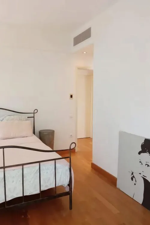 5 Bedrooms Apartment in GLYFADA