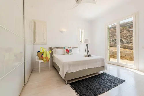 4 Bedrooms Villa in FAROS