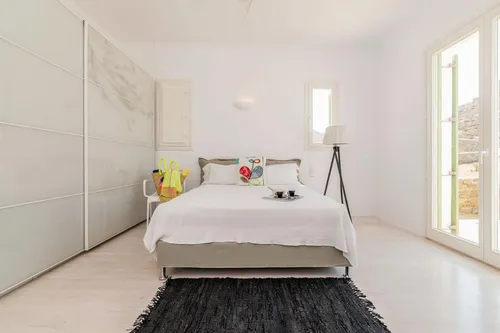 4 Bedrooms Villa in FAROS