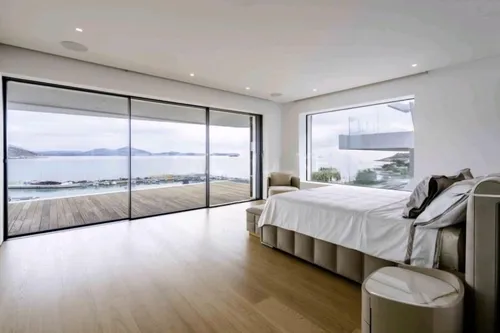 5 Bedrooms Apartment in VARKIZA