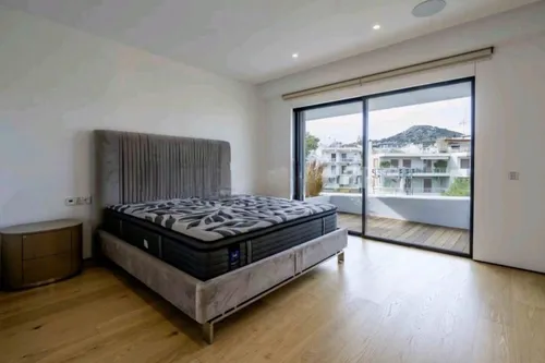 5 Bedrooms Apartment in VARKIZA