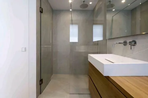 5 Bedrooms Apartment in VARKIZA