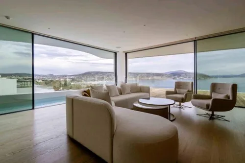 5 Bedrooms Apartment in VARKIZA