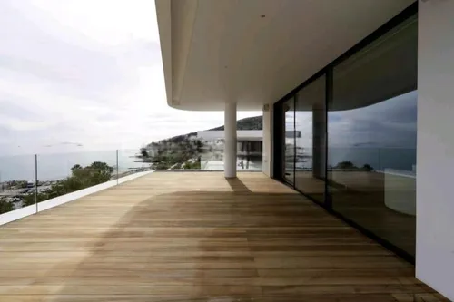 5 Bedrooms Apartment in VARKIZA