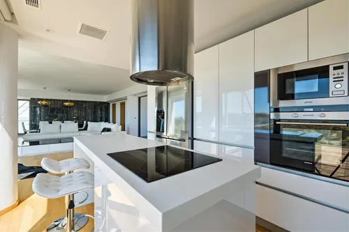 4 Bedrooms Apartment in VOULA