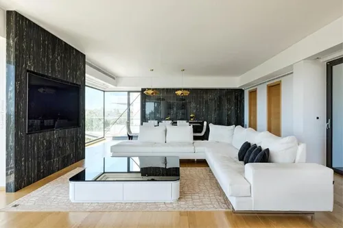 4 Bedrooms Apartment in VOULA