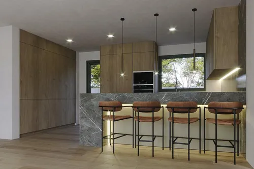 4 Bedrooms Villa in VARI