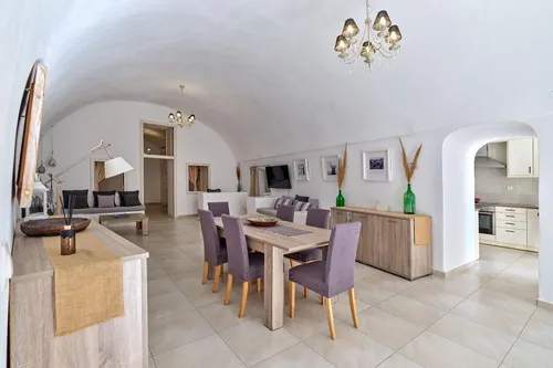 3 Bedrooms Villa in FIROSTEFANI