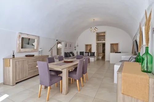 3 Bedrooms Villa in FIROSTEFANI