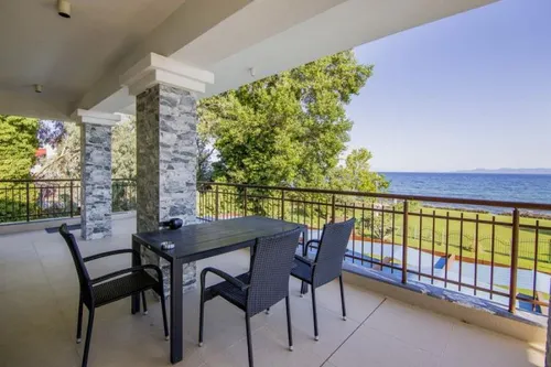 8 Bedrooms Villa in SERRES