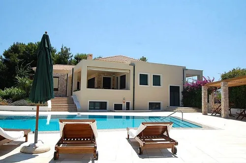 5 Bedrooms Villa in OROPOS