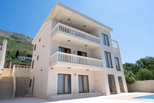 4 Bedrooms Villa in Budva