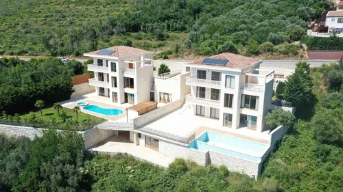 4 Bedrooms Villa in Budva