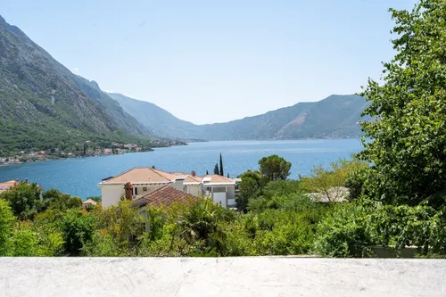 4 Bedrooms Family Home in Kotor