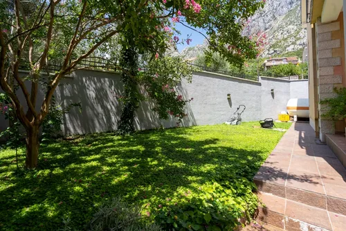 4 Bedrooms Family Home in Kotor