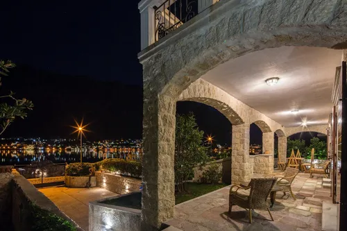 4 Bedrooms Villa in Kotor