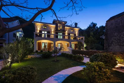 4 Bedrooms Villa in Kotor
